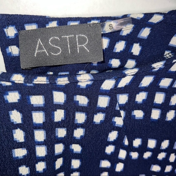 ASTR Navy Blue and White Geometric Print Hi-Low Shift Dress - Picture 5 of 8